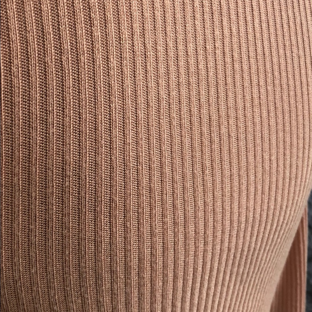 Pink Ribbed Crop Top - Picture 3 of 3